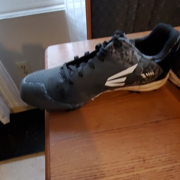 Shoes - Picture 2 of 3